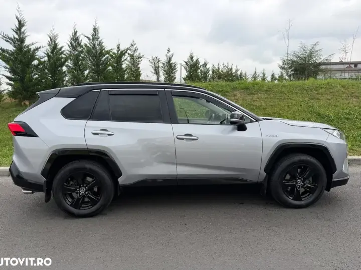 Toyota RAV4 V