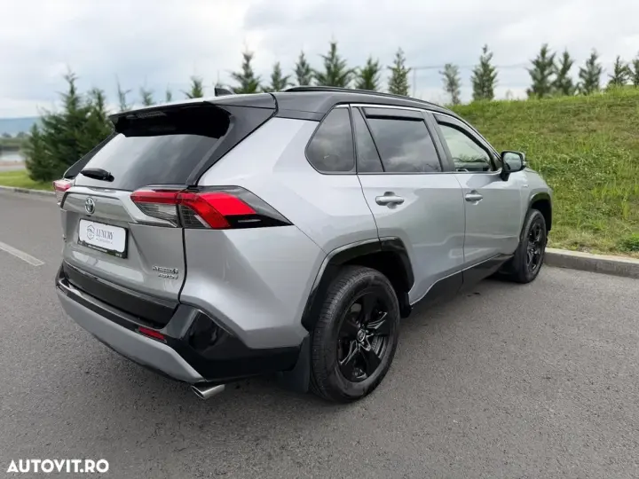 Toyota RAV4 V