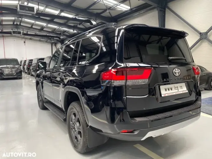 Toyota Land Cruiser 300