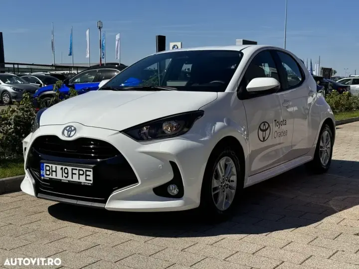 Toyota Yaris 1.5 VVT-i HSD Active