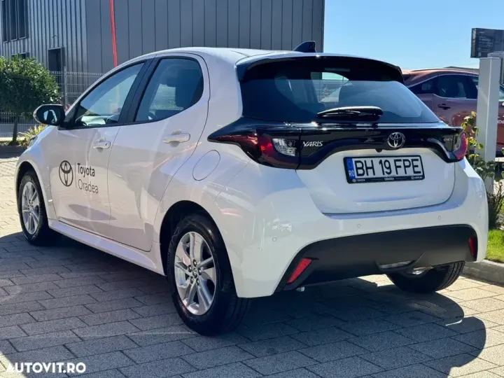 Toyota Yaris 1.5 VVT-i HSD Active