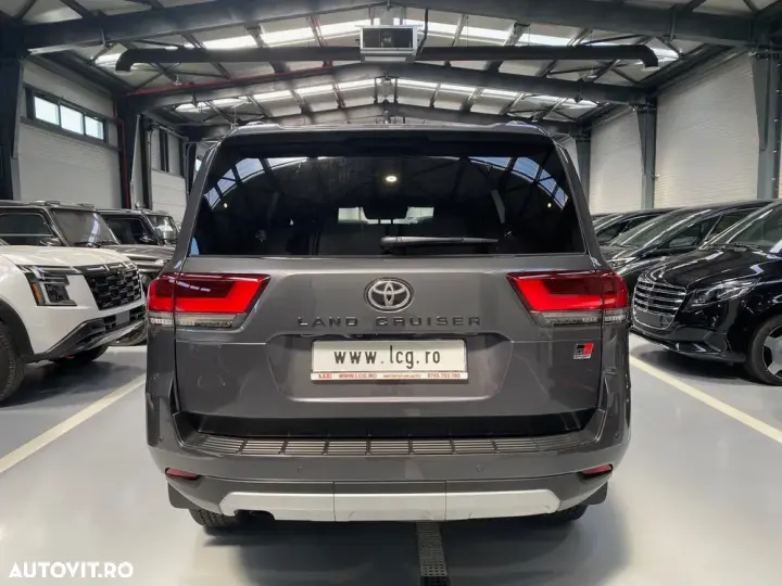 Toyota Land Cruiser 300