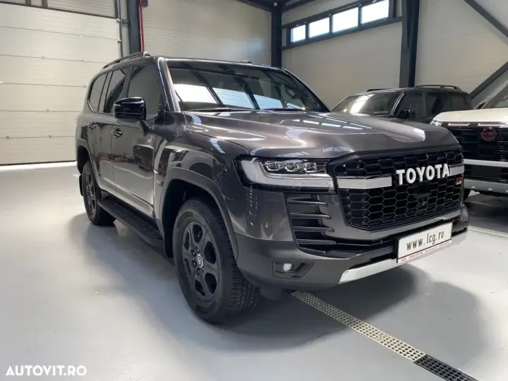 Toyota Land Cruiser 300