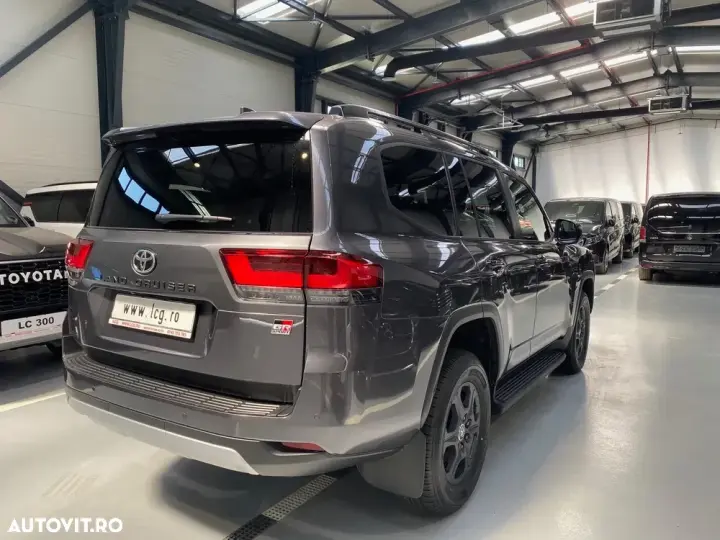 Toyota Land Cruiser 300