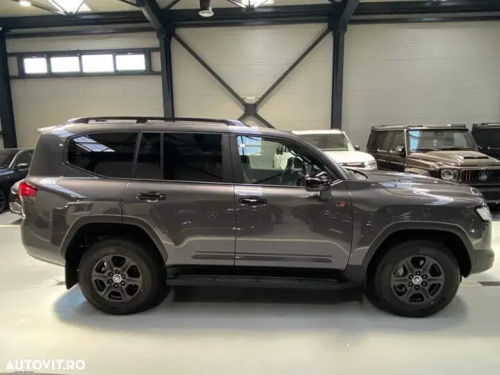 Toyota Land Cruiser 300