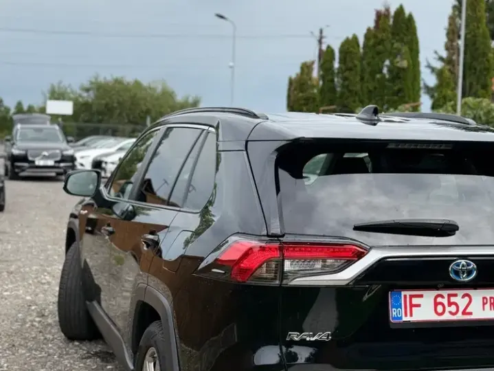 Toyota RAV4 V