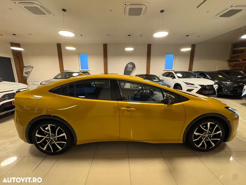 Toyota Prius V Hybrid Advanced — imagine 4