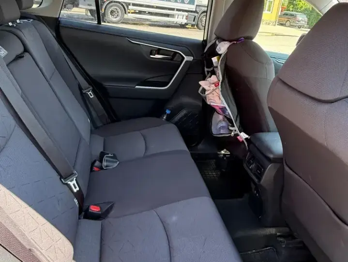 Toyota RAV4 V
