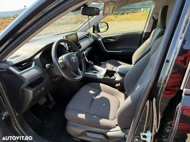 Toyota RAV4 V