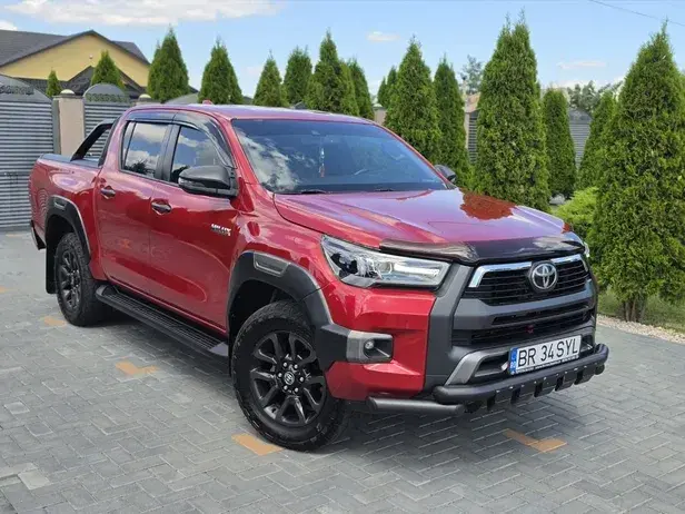 Toyota Hilux VIII 2.8D 204CP 4x4 Double Cab AT Invincible