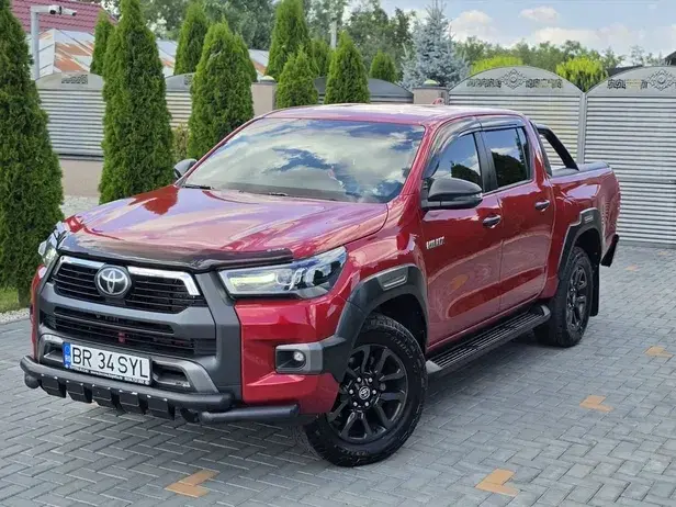 Toyota Hilux VIII 2.8D 204CP 4x4 Double Cab AT Invincible