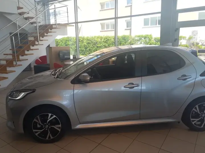 Toyota Yaris 1.5 VVT-i HSD Dynamic