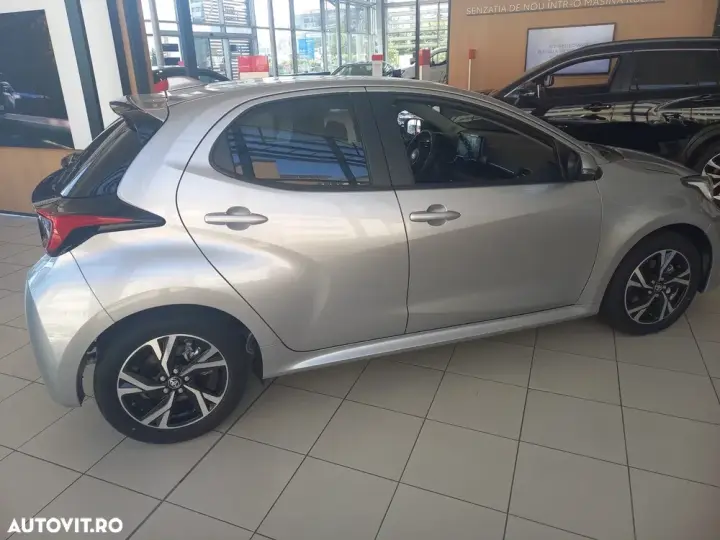 Toyota Yaris 1.5 VVT-i HSD Dynamic