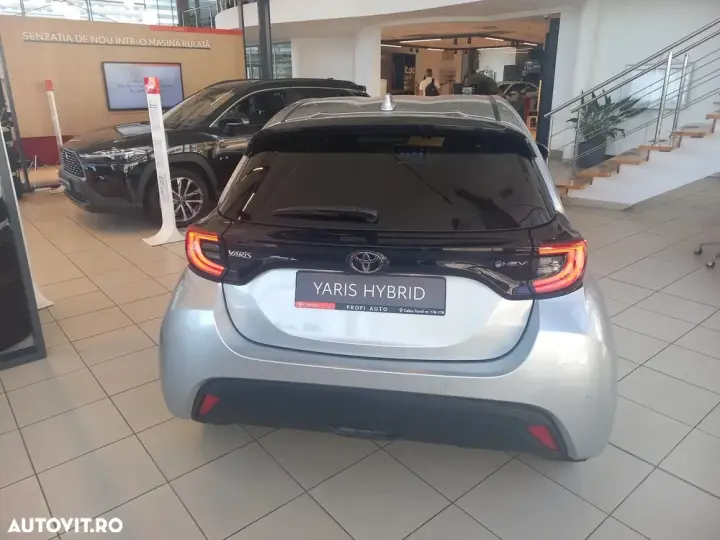 Toyota Yaris 1.5 VVT-i HSD Dynamic