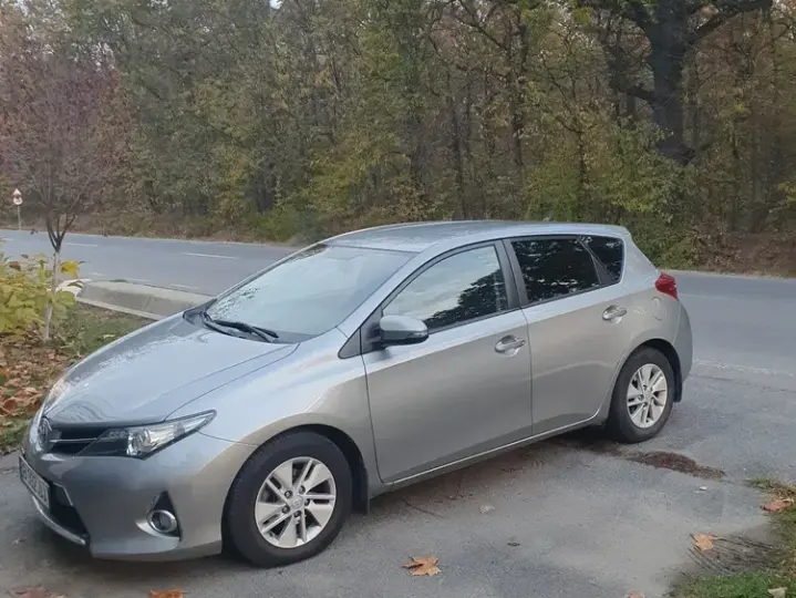 Toyota Auris 1.8 L VVT-i Luna