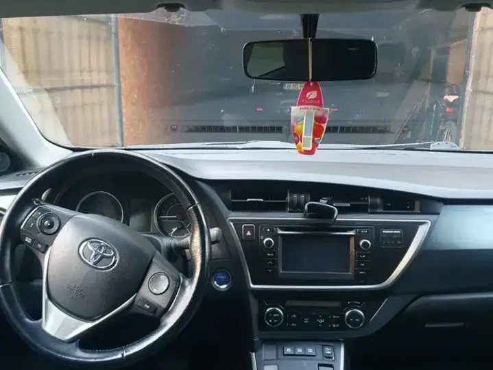 Toyota Auris 1.8 L VVT-i Luna