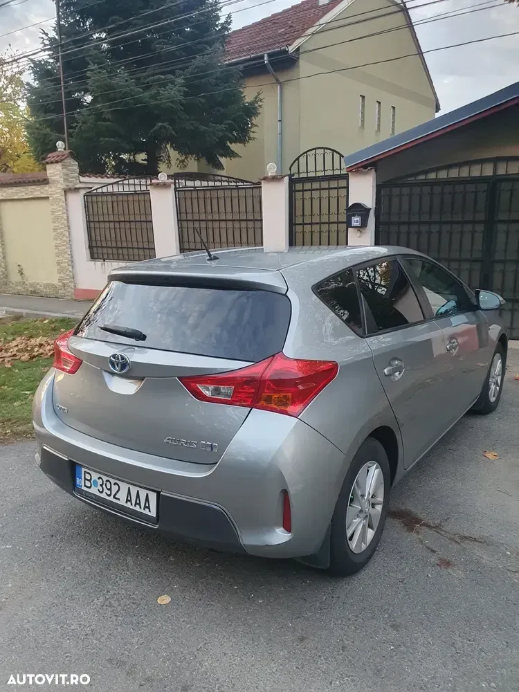 Toyota Auris 1.8 L VVT-i Luna — imagine 2