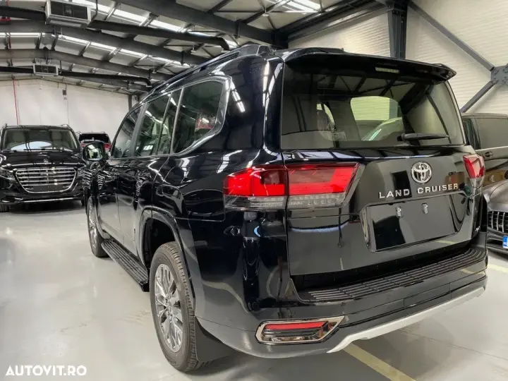 Toyota Land Cruiser 300