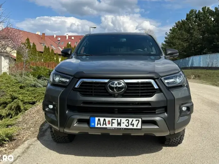 Toyota Hilux VIII 2.8D 204CP 4x4 Double Cab AT Invincible Color Edition