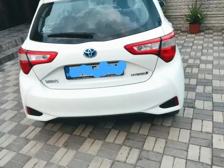Toyota Yaris 1.5 VVT-i HSD Terra