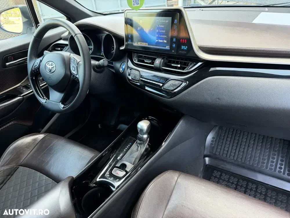 Toyota C-HR Lounge — imagine 5