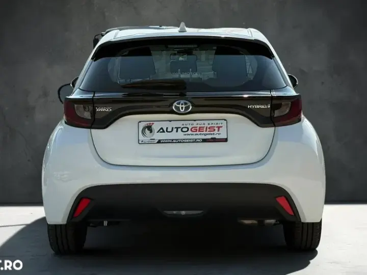 Toyota Yaris 1.5 VVT-i HSD Active