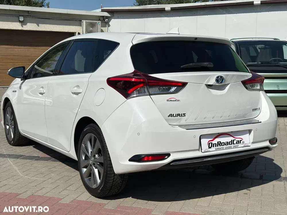 Toyota Auris 1.8 VVT-i Automatik Executive — imagine 2