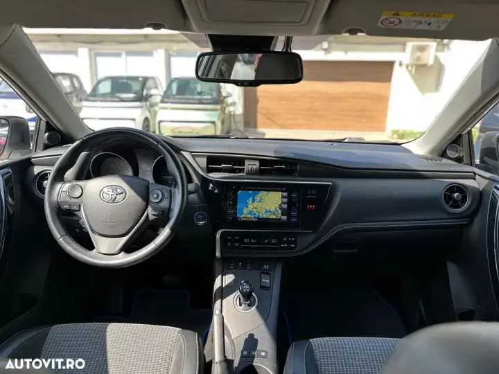 Toyota Auris 1.8 VVT-i Automatik Executive