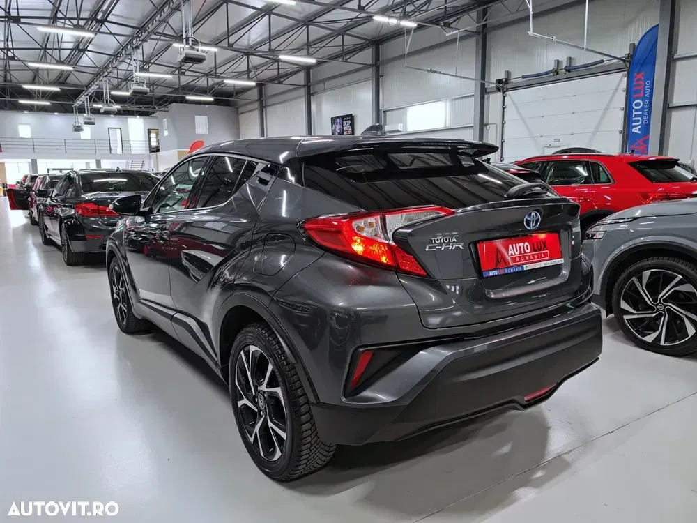 Toyota C-HR Lounge — imagine 4