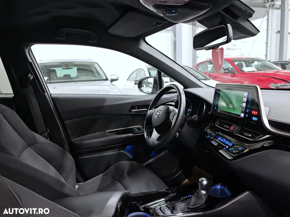 Toyota C-HR Lounge — imagine 6
