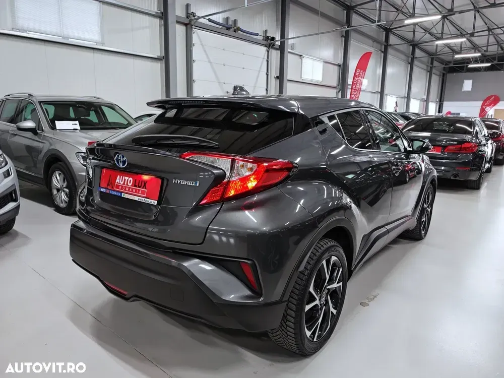 Toyota C-HR Lounge — imagine 5