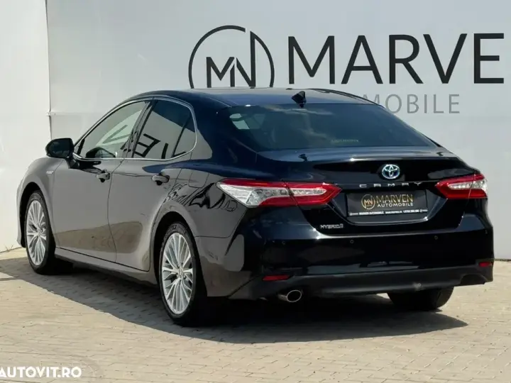 Toyota Camry VIII Luxury