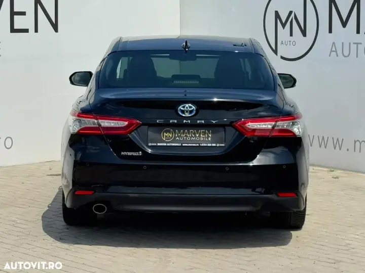 Toyota Camry VIII Luxury