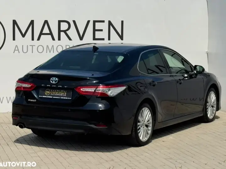 Toyota Camry VIII Luxury