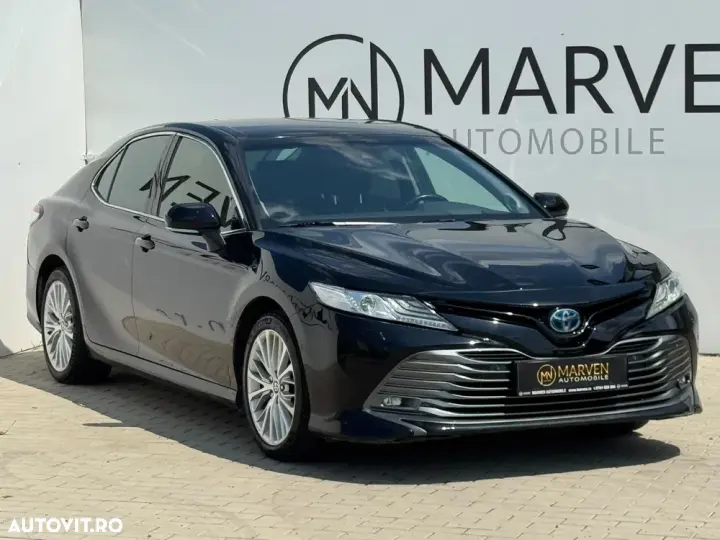 Toyota Camry VIII Luxury