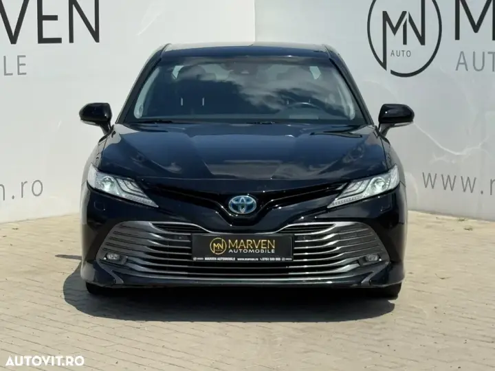 Toyota Camry VIII Luxury