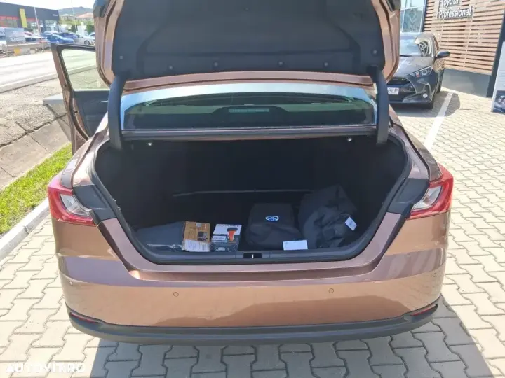 Toyota Camry VIII
