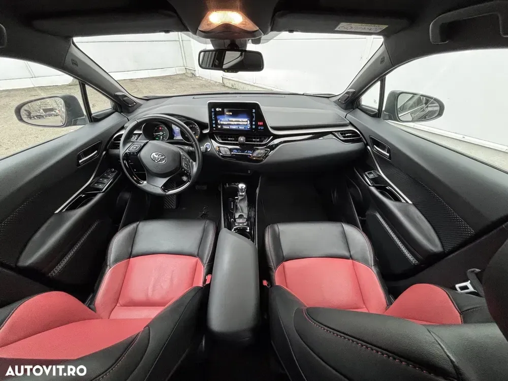 Toyota C-HR Lounge — imagine 5