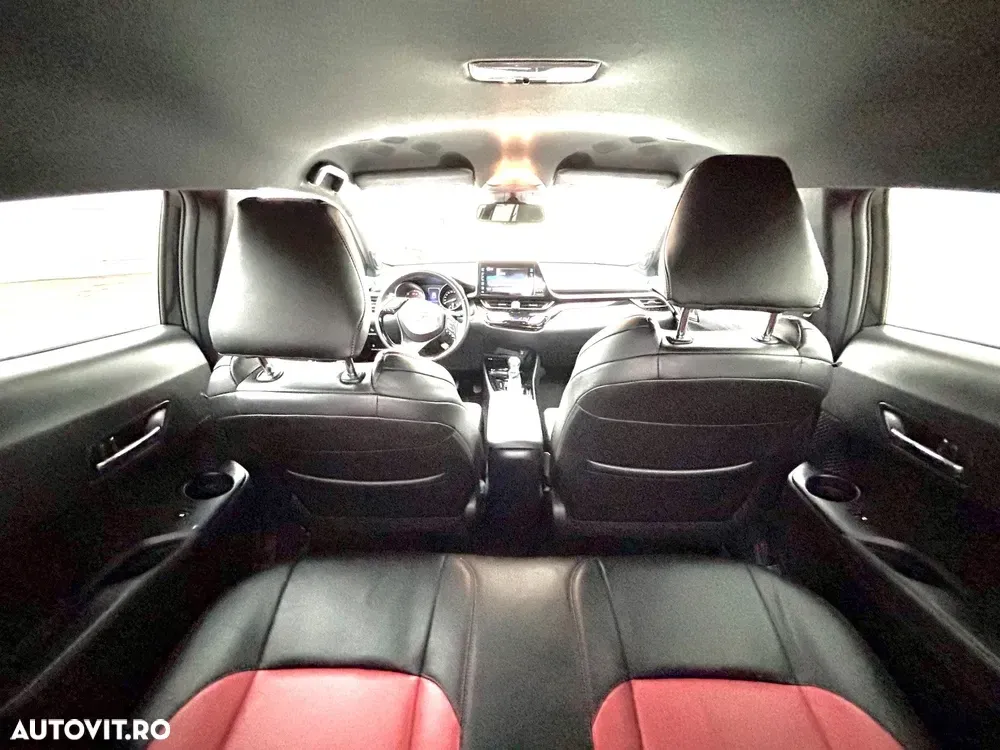 Toyota C-HR Lounge — imagine 6