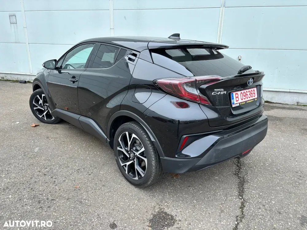 Toyota C-HR Lounge — imagine 3