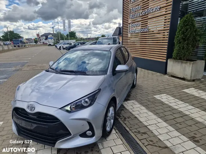 Toyota Yaris 1.5 VVT-i HSD Active