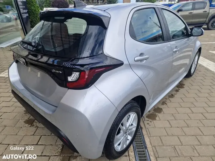 Toyota Yaris 1.5 VVT-i HSD Active