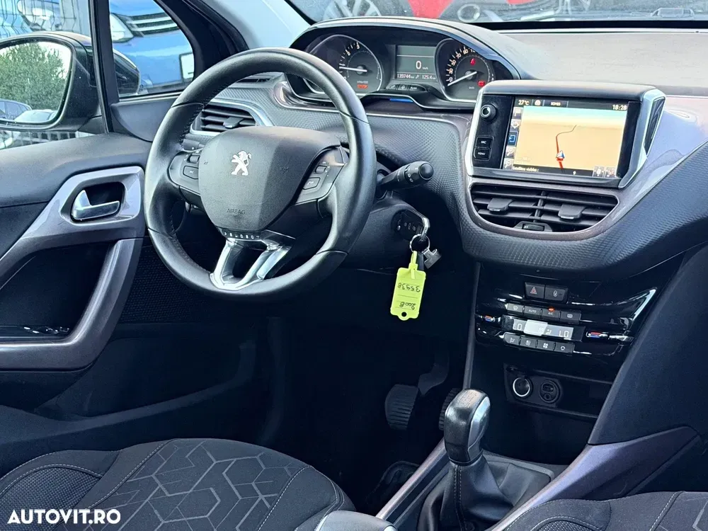 Peugeot 2008 PureTech 82 Style — imagine 5