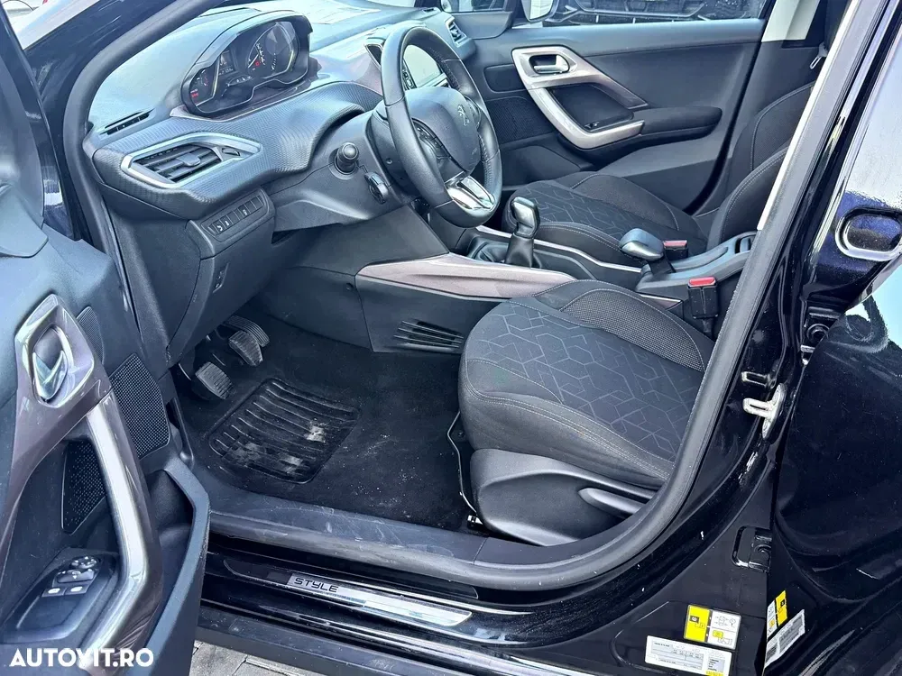 Peugeot 2008 PureTech 82 Style — imagine 6