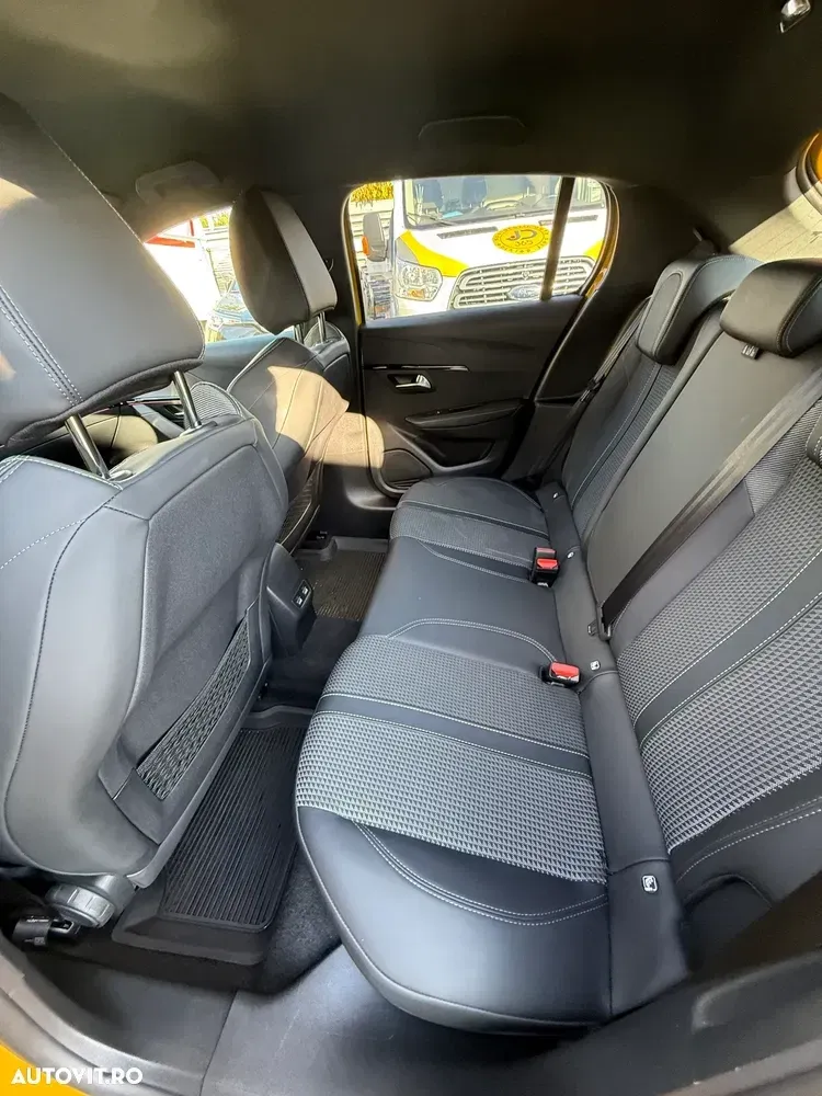 Peugeot 208 II 1.2 L PureTech STT EAT8 GT Line — imagine 6