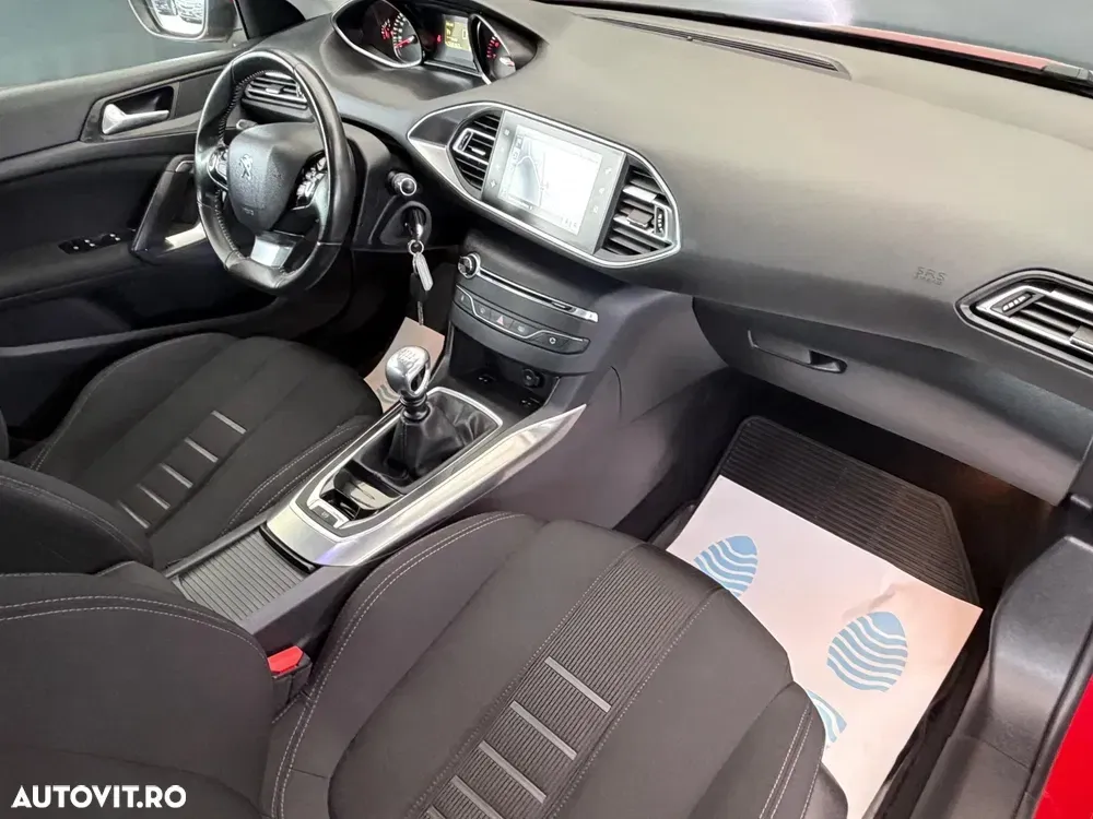 Peugeot 308 II 125 THP Allure — imagine 4