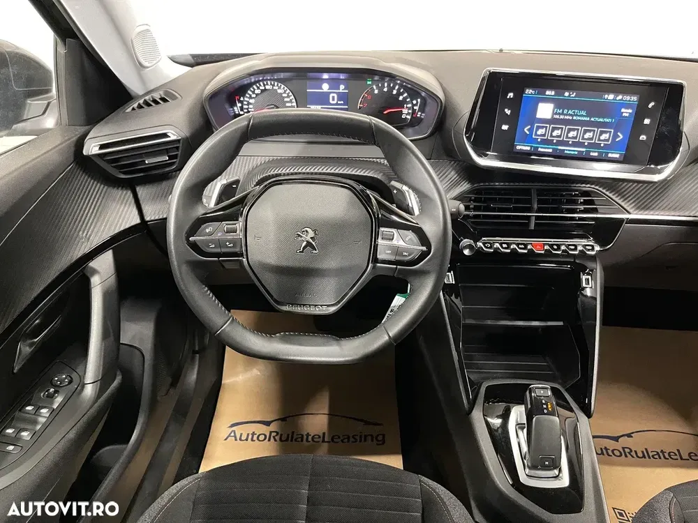 Peugeot 2008 II PureTech 130 EAT8 Allure — imagine 6