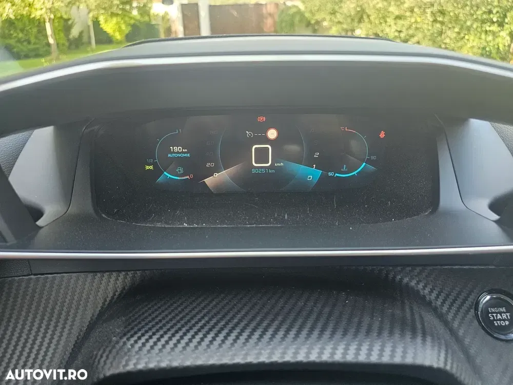 Peugeot 2008 II 1.2 PureTech Turbo S&S Allure — imagine 5