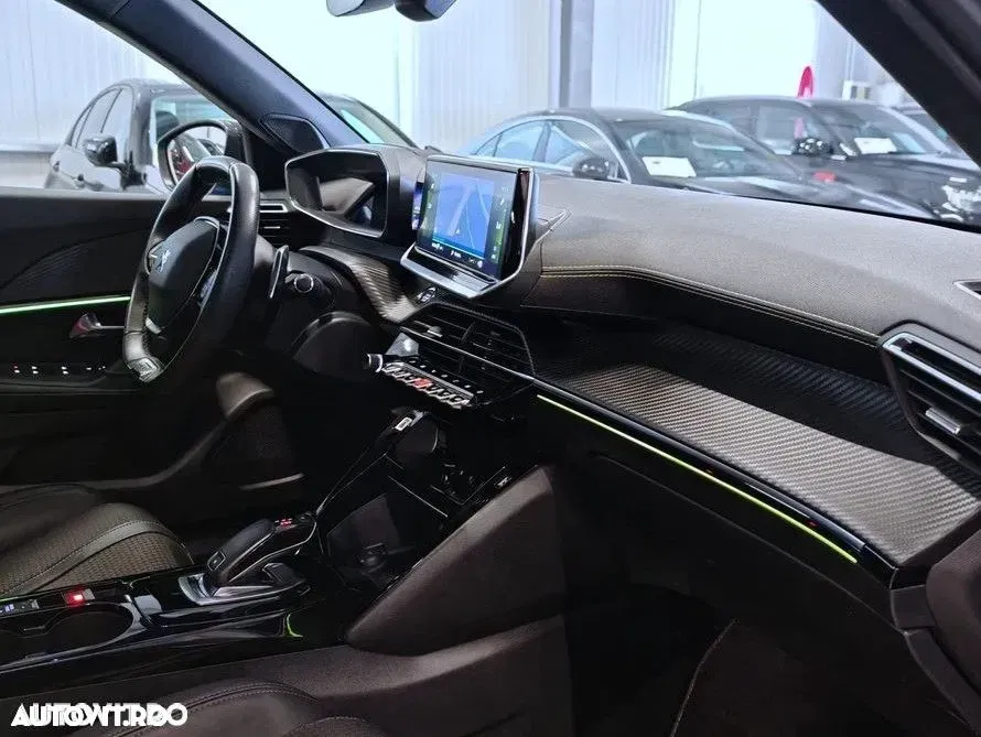 Peugeot 2008 II PureTech 130 EAT8 GT — imagine 6