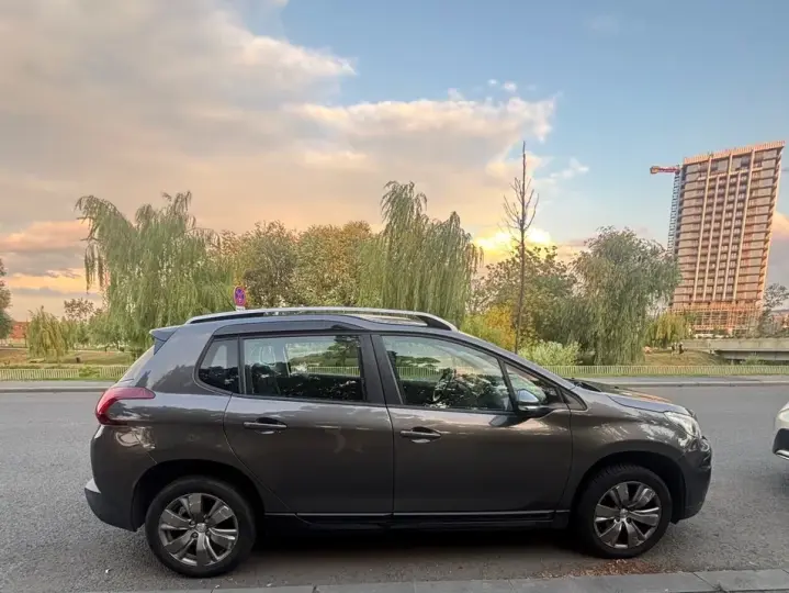 Peugeot 2008 I 1.2 L PureTech Active